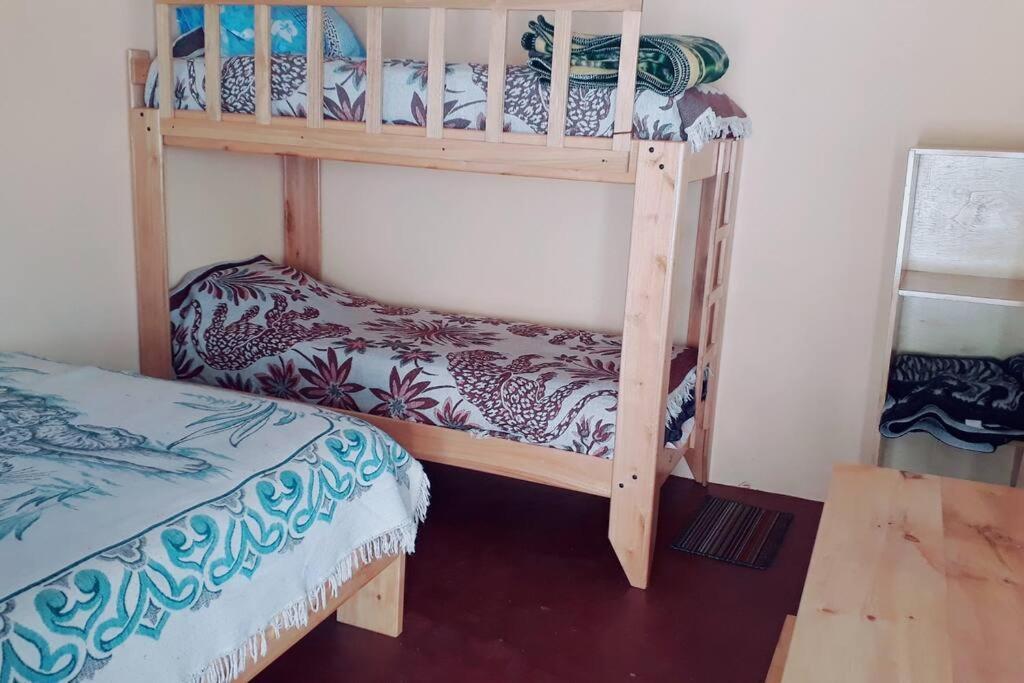 Hostal Dona Clarita & Vegetarian Food Chugchilan Bagian luar foto