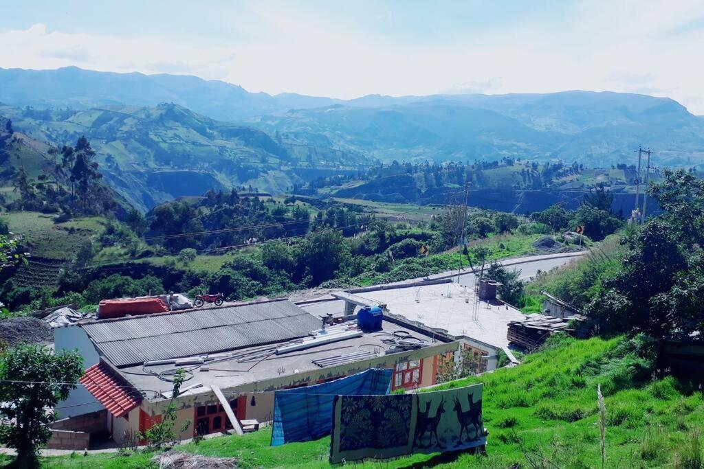 Hostal Dona Clarita & Vegetarian Food Chugchilan Bagian luar foto